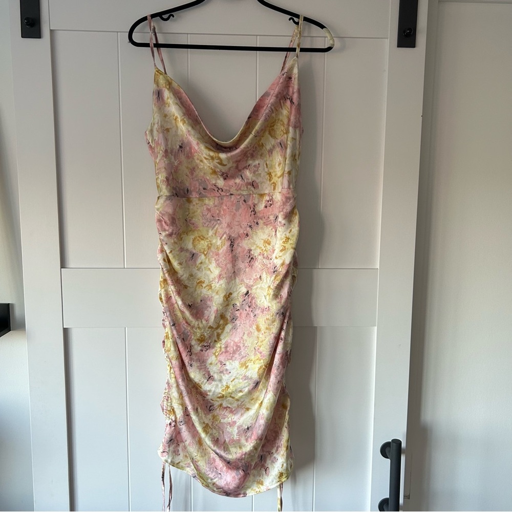 🐧2/$15 Missguided Ruched Satin Dress